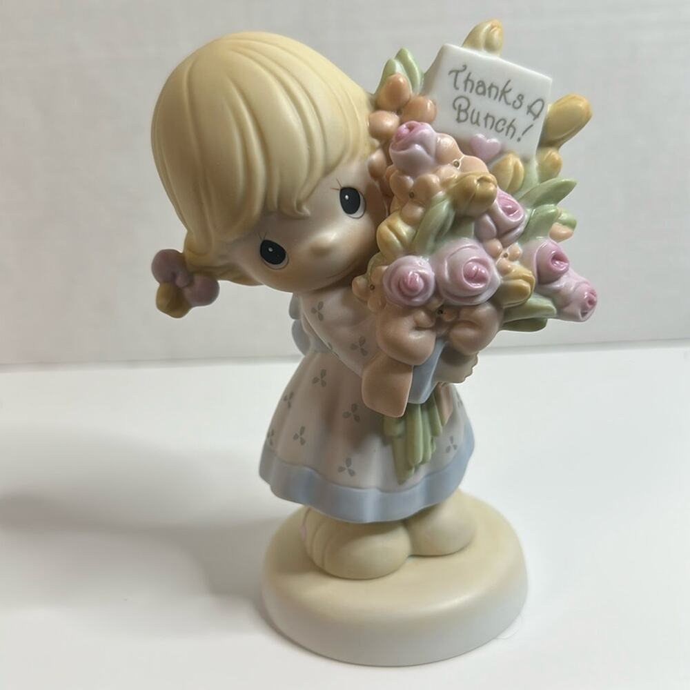 Vintage 2000 Precious Moments Collectors Club Figurine